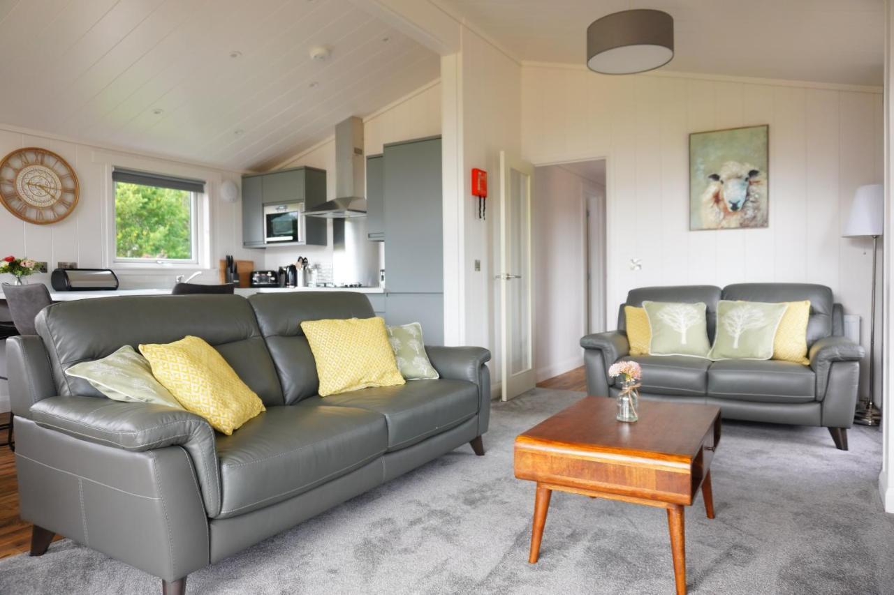 Linwater Caravan Park - Luxury Lodges And Static Caravans Near Edinburgh Newbridge  Exteriör bild