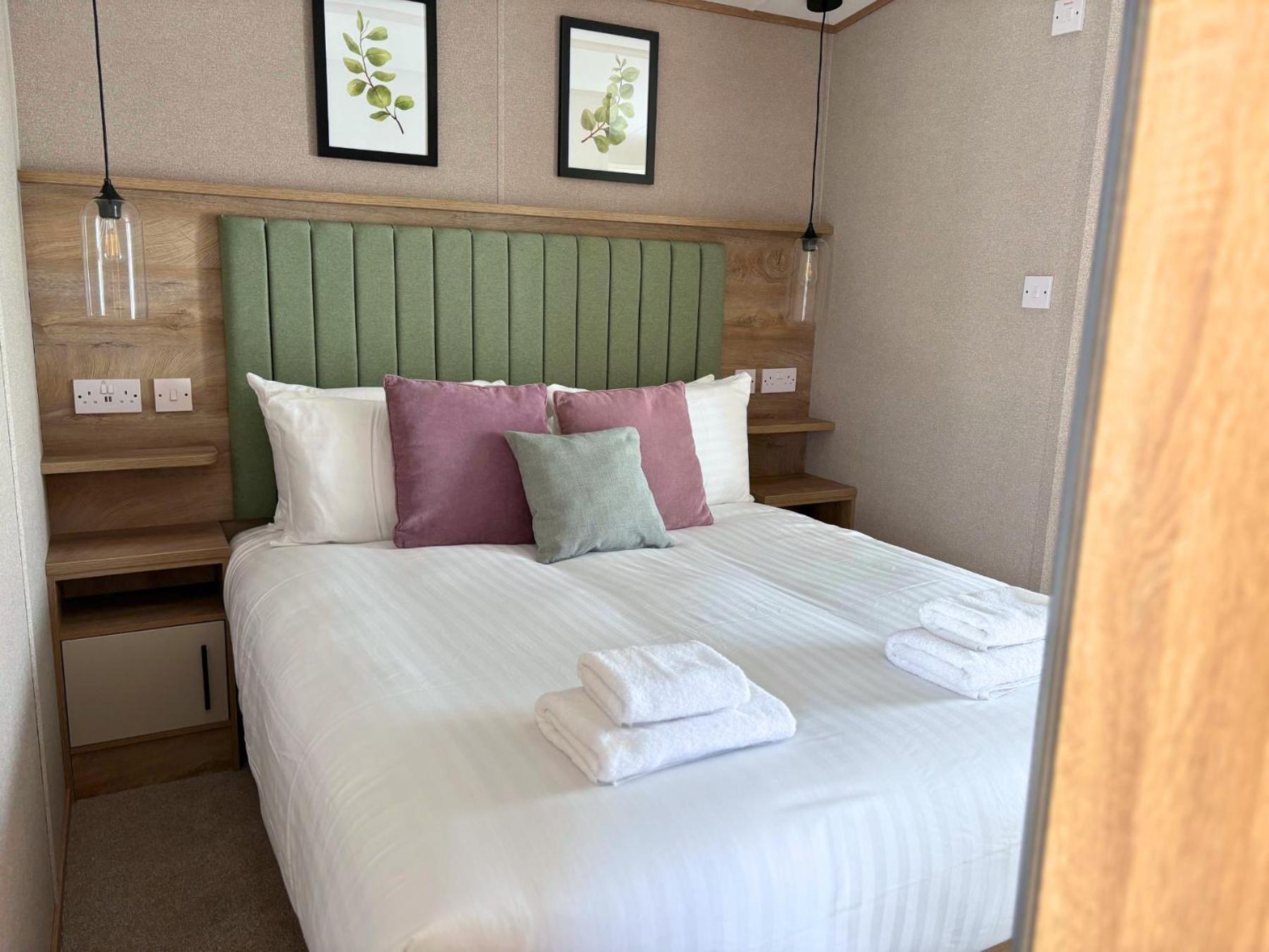 Linwater Caravan Park - Luxury Lodges And Static Caravans Near Edinburgh Newbridge  Exteriör bild