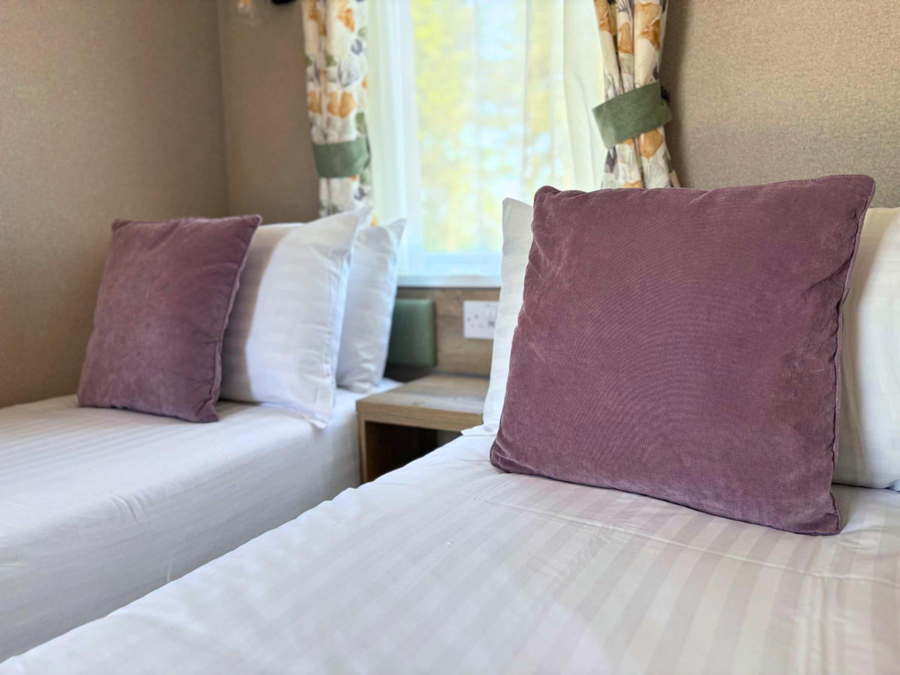 Linwater Caravan Park - Luxury Lodges And Static Caravans Near Edinburgh Newbridge  Exteriör bild