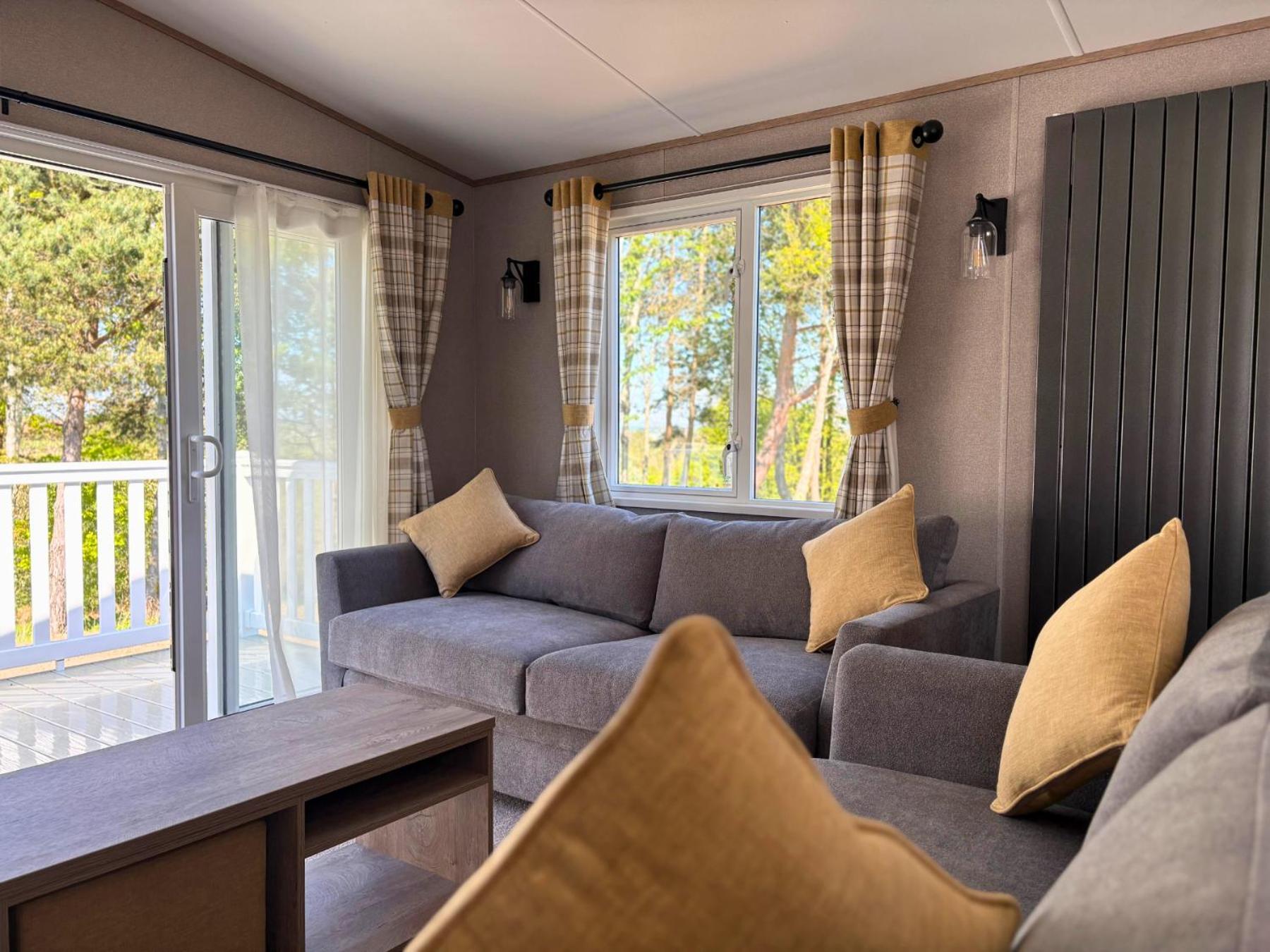 Linwater Caravan Park - Luxury Lodges And Static Caravans Near Edinburgh Newbridge  Exteriör bild