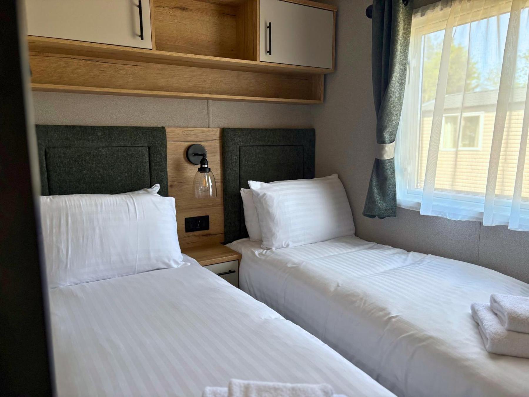 Linwater Caravan Park - Luxury Lodges And Static Caravans Near Edinburgh Newbridge  Exteriör bild