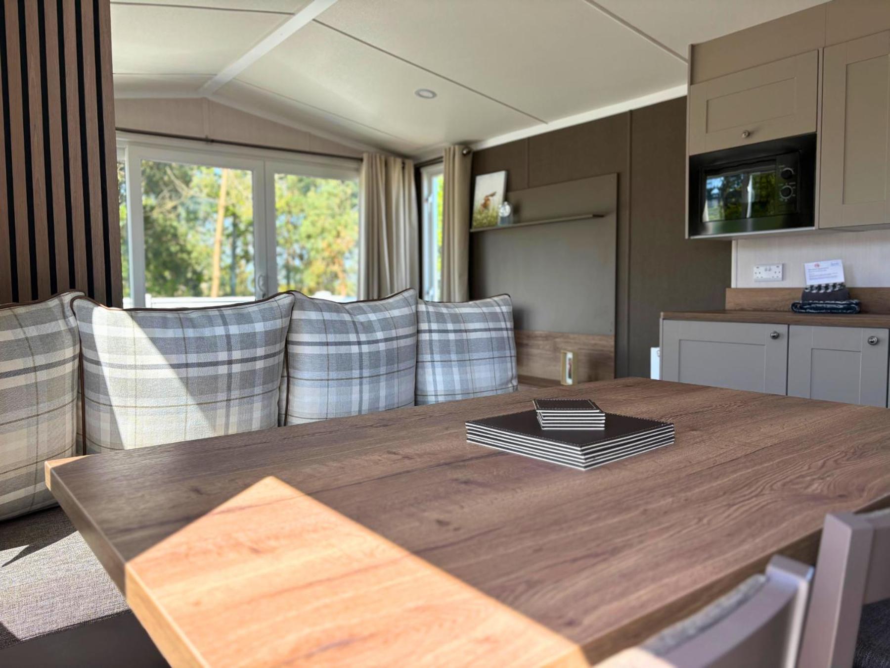 Linwater Caravan Park - Luxury Lodges And Static Caravans Near Edinburgh Newbridge  Exteriör bild