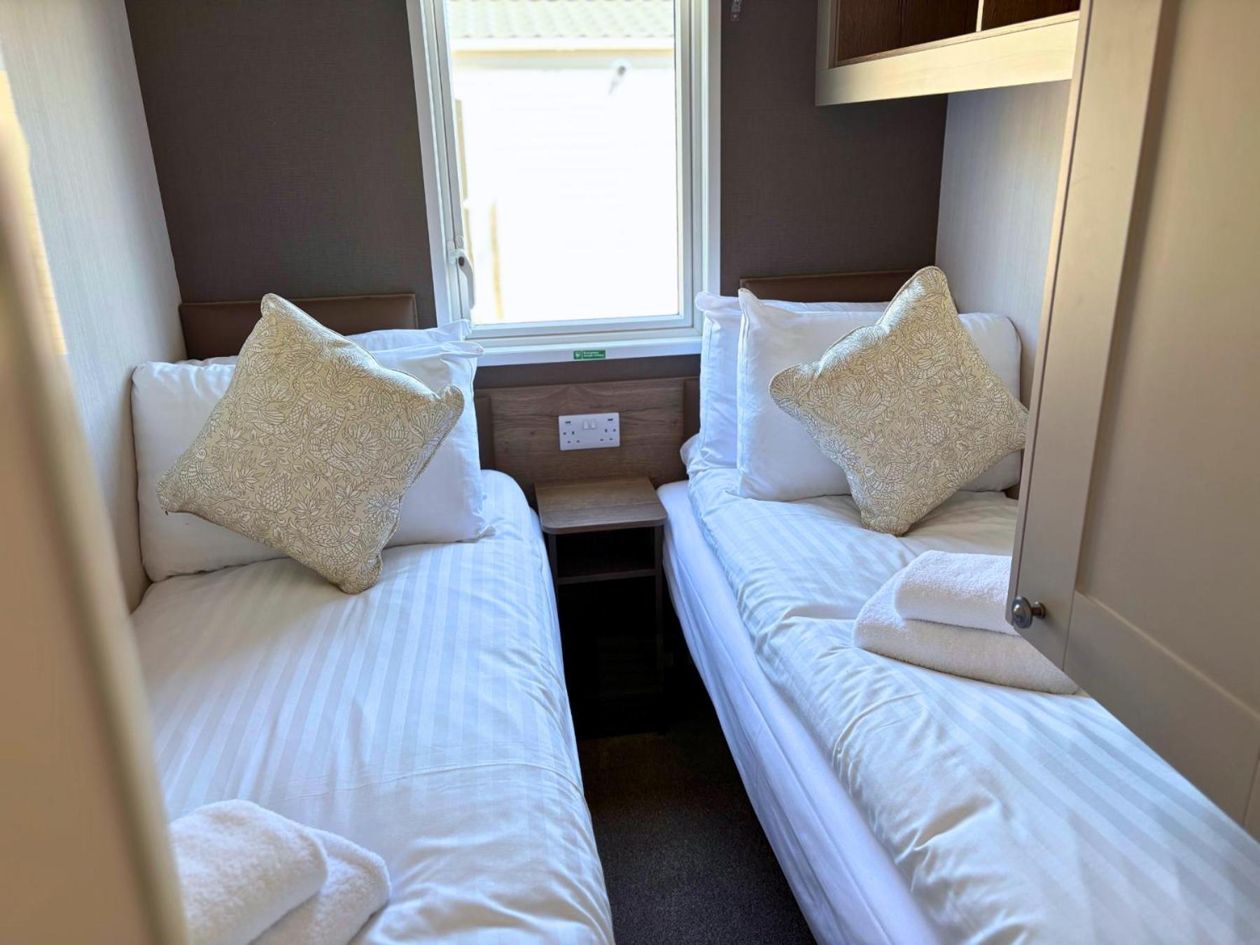 Linwater Caravan Park - Luxury Lodges And Static Caravans Near Edinburgh Newbridge  Exteriör bild