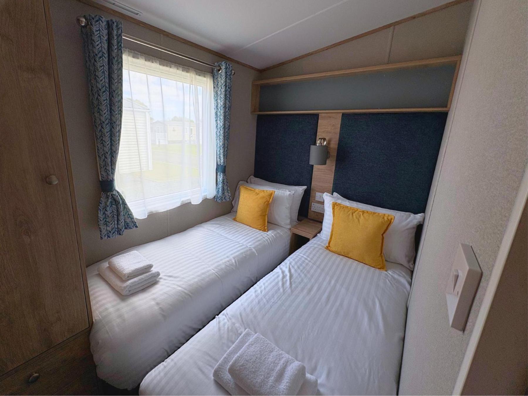 Linwater Caravan Park - Luxury Lodges And Static Caravans Near Edinburgh Newbridge  Exteriör bild