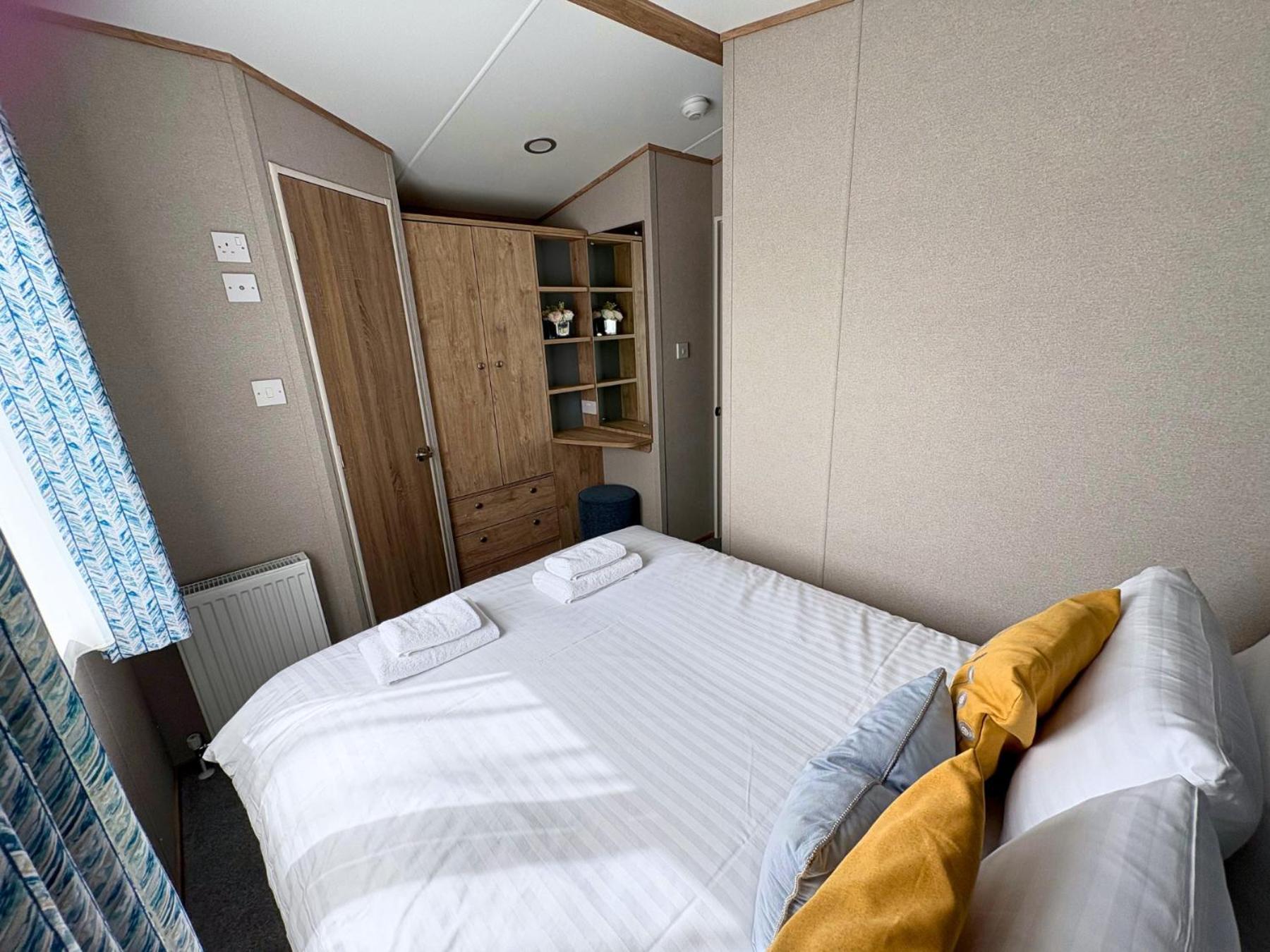 Linwater Caravan Park - Luxury Lodges And Static Caravans Near Edinburgh Newbridge  Exteriör bild