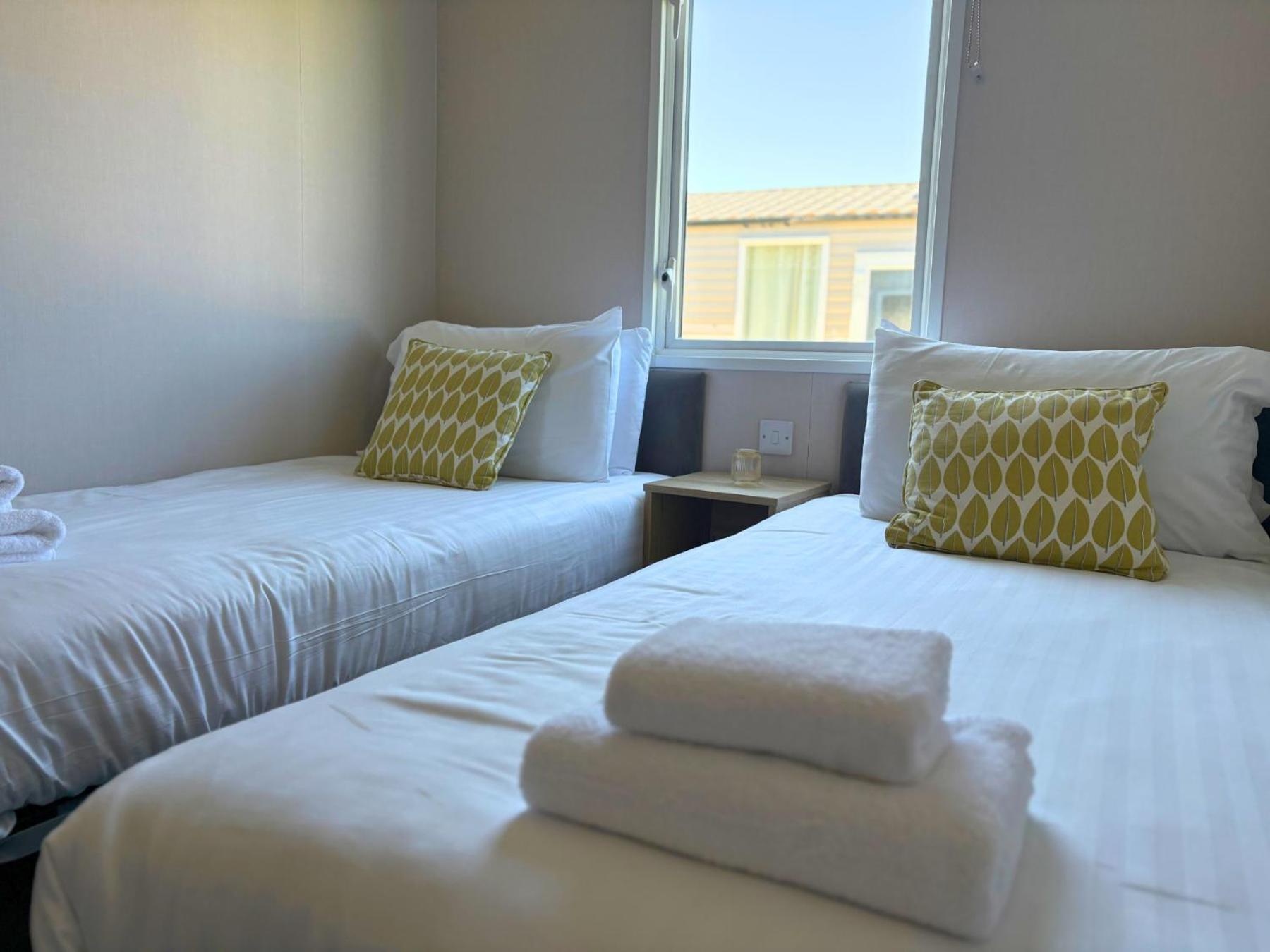 Linwater Caravan Park - Luxury Lodges And Static Caravans Near Edinburgh Newbridge  Exteriör bild